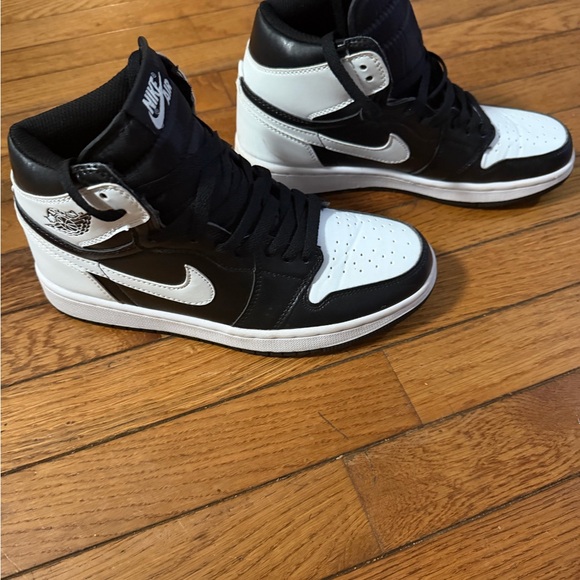 Nike Air Black and White High-Tops - Picture 2 of 12